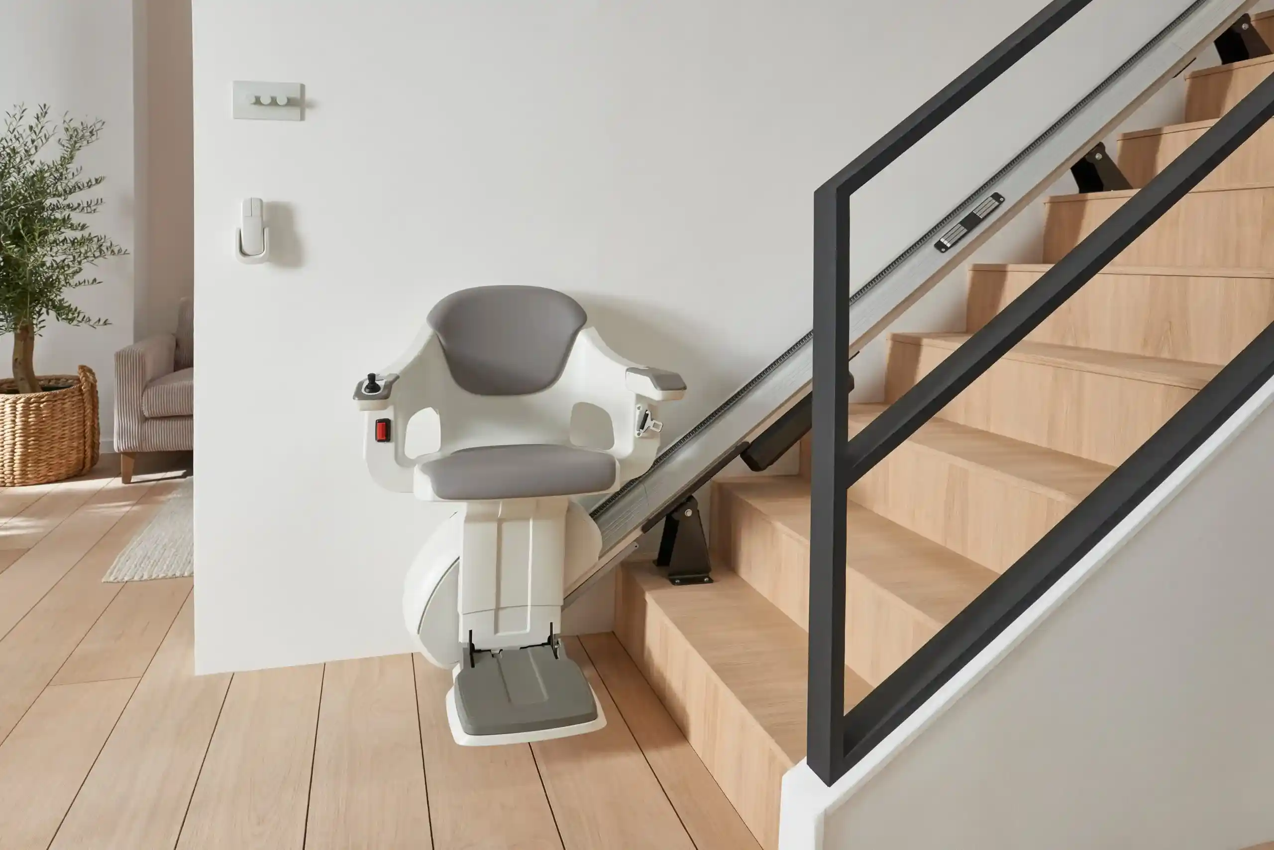 Access BDD HomeGlide Extra Straight Stairlift