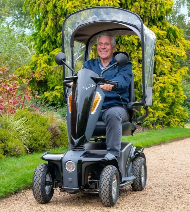 Mobility scooter with snug canopy
