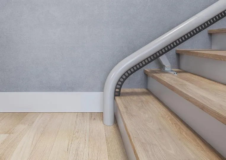 Flow X rail with a short vertical start close to the bottom step