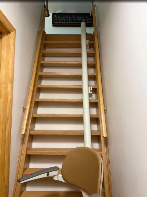 Flow X stairlift on a steep straight staircase